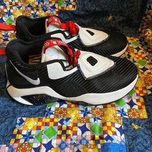 Nike Lebron soldier 14 gs bred sneaker 6.5 youth